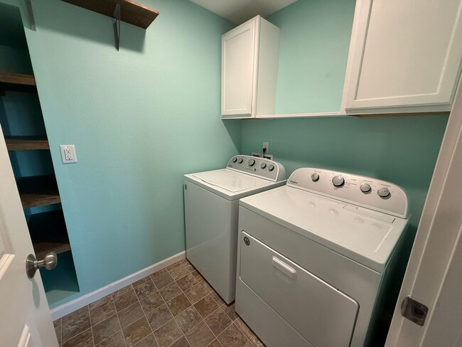 Building Photo - 3 Bedroom House For Rent In Cascade Locks
