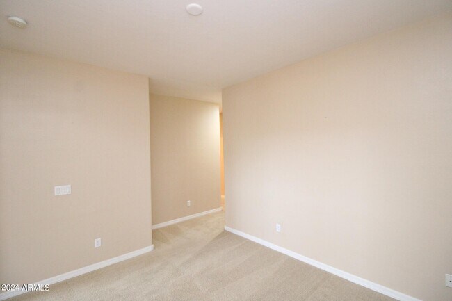 Building Photo - 3951 E Ravenswood Dr