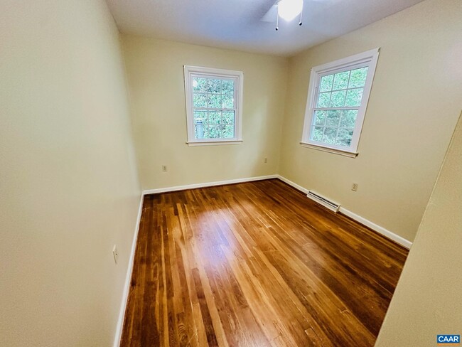 Building Photo - 1725 Yorktown Dr