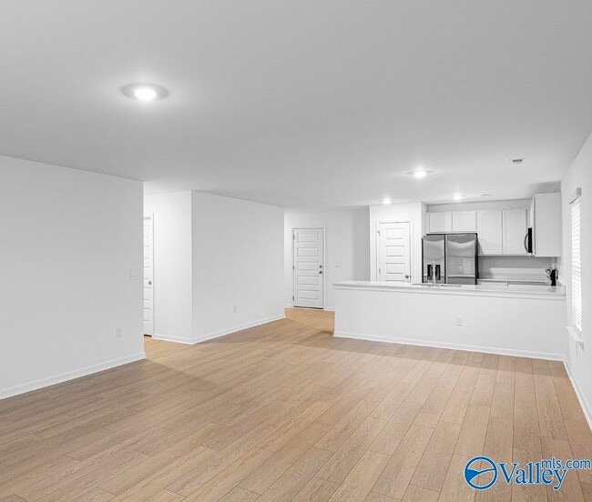 Building Photo - 182 Labrador Ln