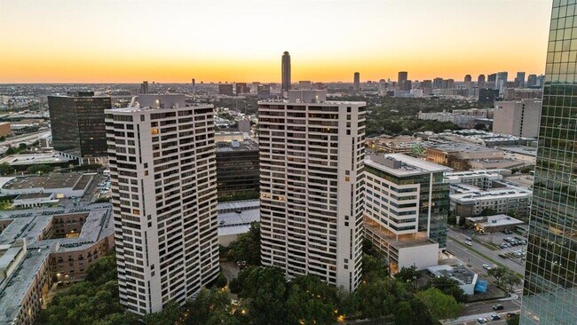 Building Photo - 15 Greenway Plz