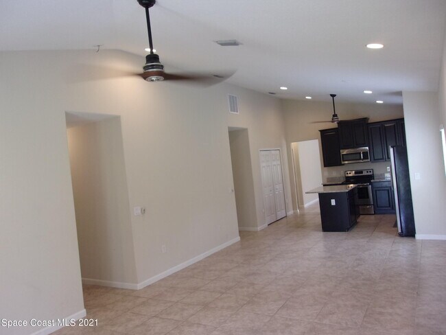 Building Photo - 3935 Harvest Cir