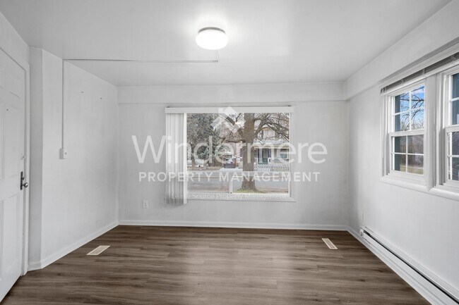 Building Photo - 1425 W 8th Ave