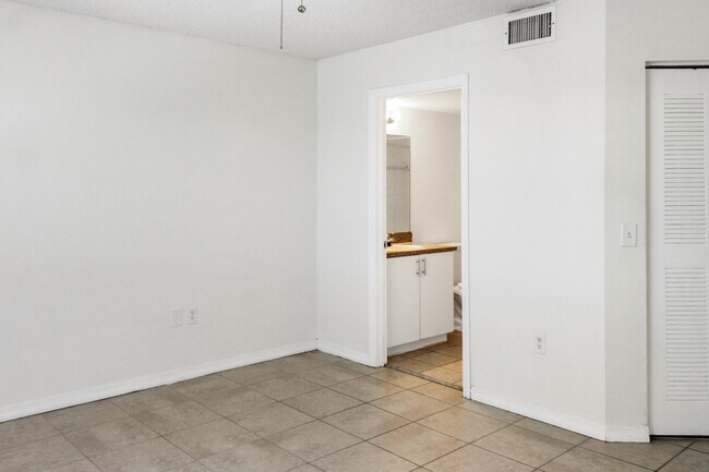 Building Photo - 5065 Wiles Rd