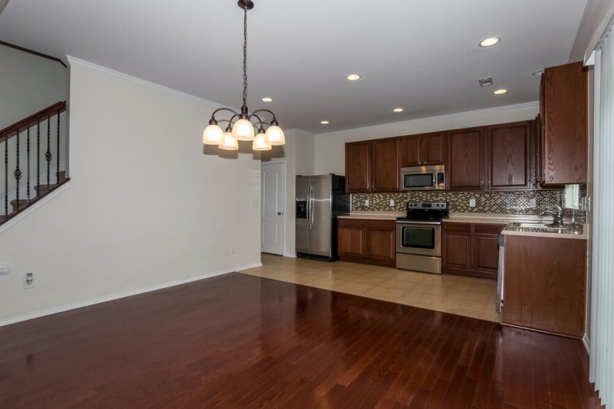 Building Photo - 6413 Prosperity Commons Dr