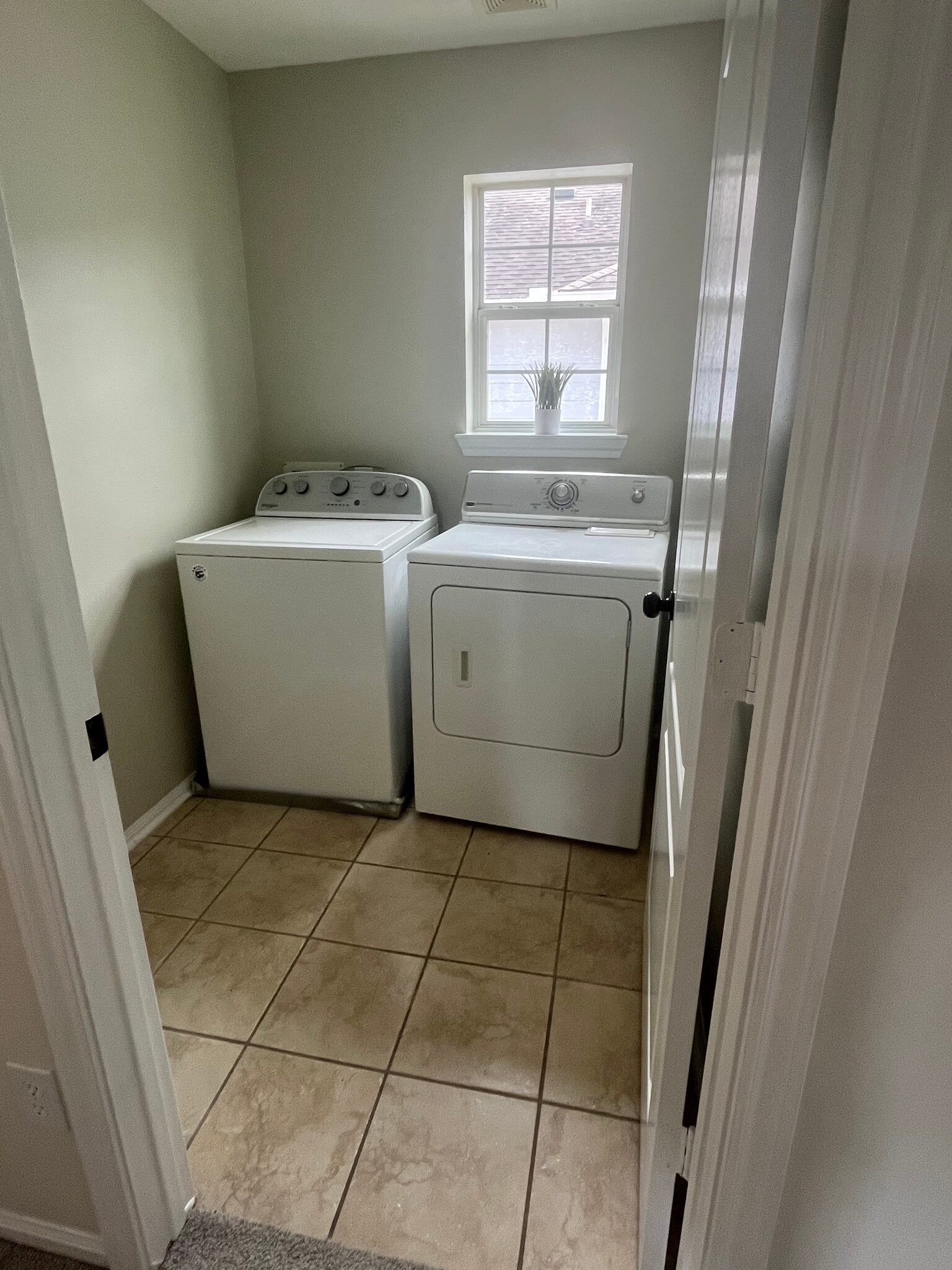 laundry room - 1903 Fletcher St