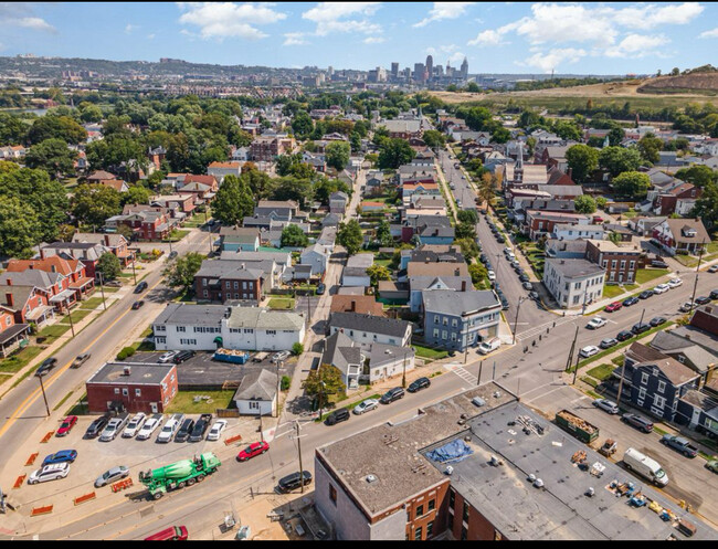 Building Photo - 117 1/2 Adela Ave