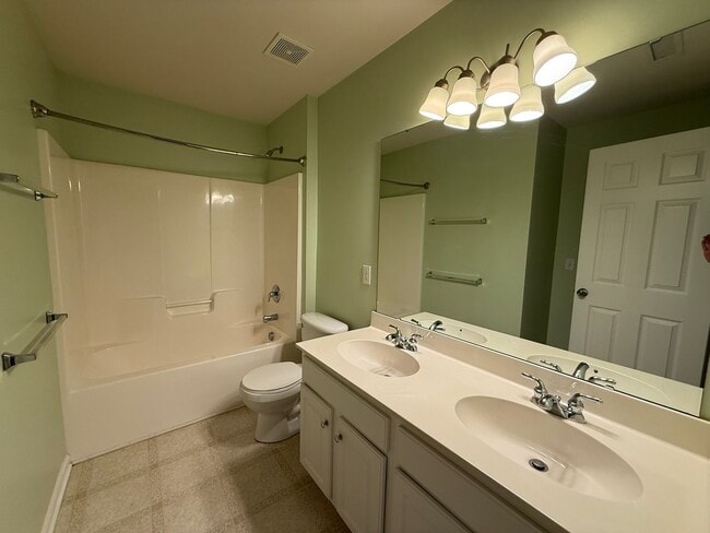 Building Photo - Spacious 5-Bedroom, 3-Bath Home with Exceptional Outdoor Living