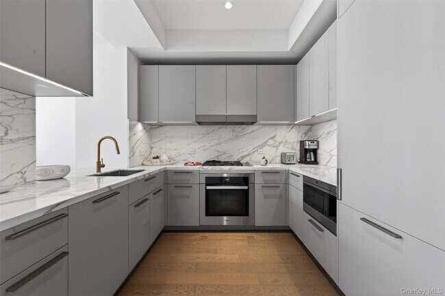 Building Photo - 305 E 51st St