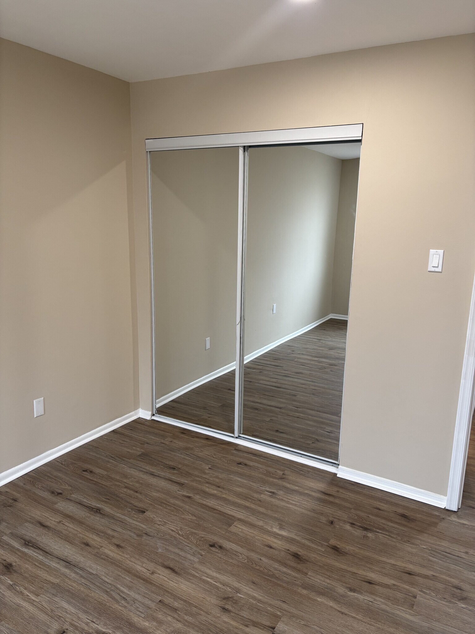 Building Photo - 4322 E Howell St