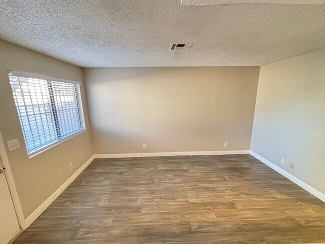 Building Photo - Beautiful 1Bed/1Bath home located in Craigmont Villas Community