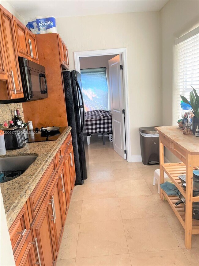 Building Photo - 5116 SW 57th Ave