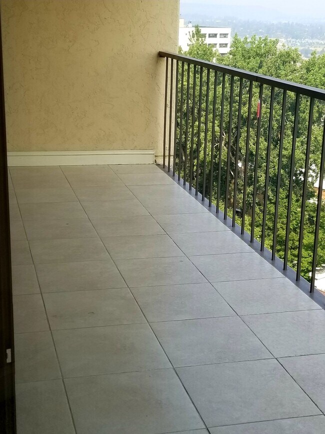 Building Photo - Class and Style! 3 Bed, 2 Bath South Hill ...