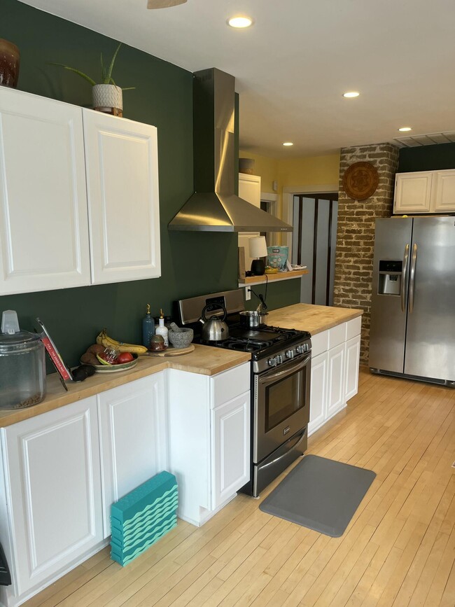 Building Photo - 5909 W Washington Blvd