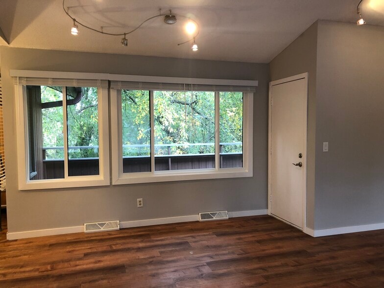 Living/Dining view out the back - 1516 S Timber Ridge