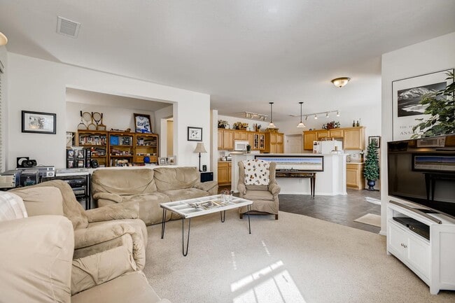 Building Photo - 2 bed, plus office - Ground Floor Condo - ...