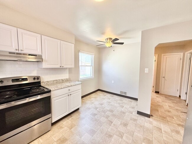 Building Photo - 1728 E Abriendo Ave