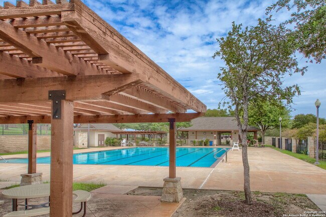 Building Photo - OFFERING 50% OFF THE 1ST MONTH'S RENT