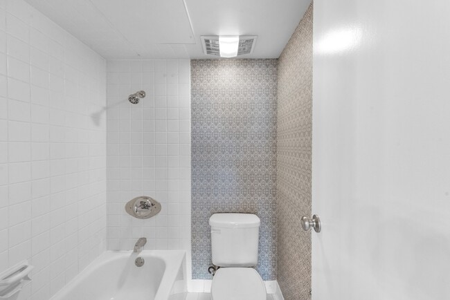 Building Photo - 5150 Hidalgo St