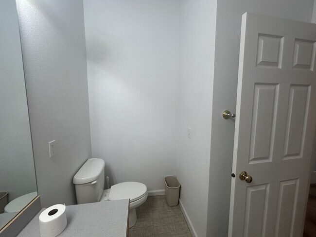 Building Photo - 15 Fairway Dr