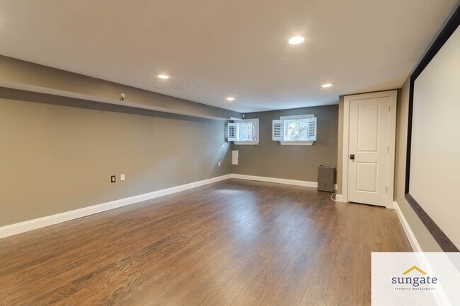 Building Photo - 3206 Hudson St