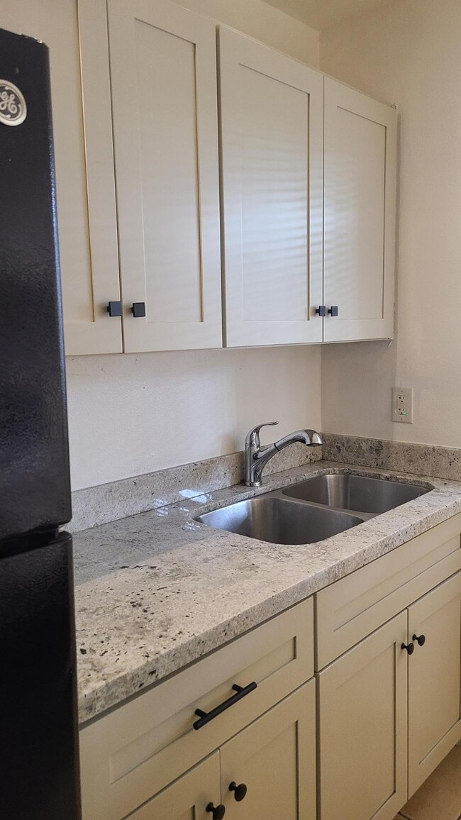 Building Photo - 1345 E Campbell Ave