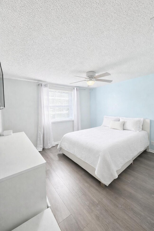 Building Photo - 6538 Abbey Rd