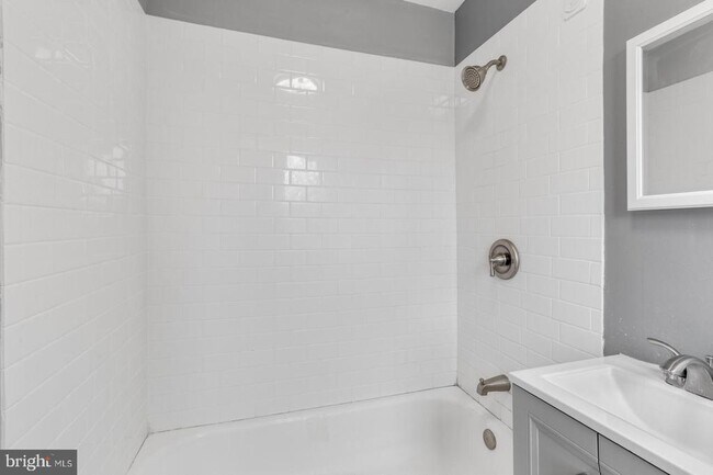 Building Photo - 707 W Girard Ave