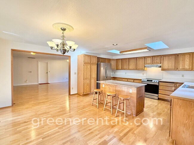 Building Photo - Cozy Meets Convenient in This Lacey Charme...