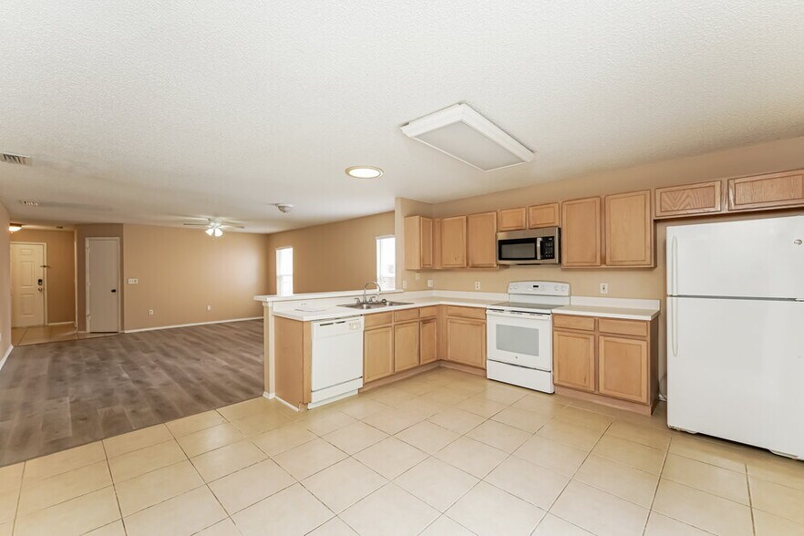 Building Photo - 3119 Holland Dr