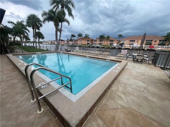 Building Photo - 4525 Country Club Blvd