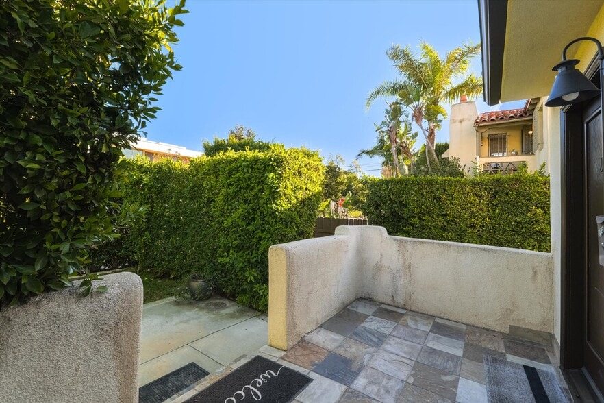 Building Photo - 809 N La Jolla Ave