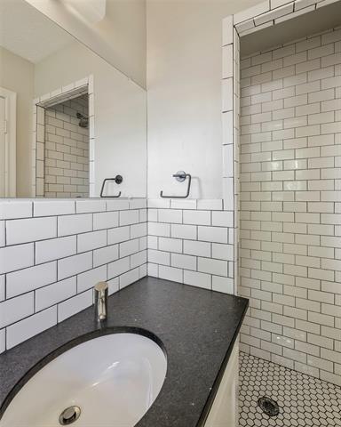 Building Photo - 2323 Sutter St