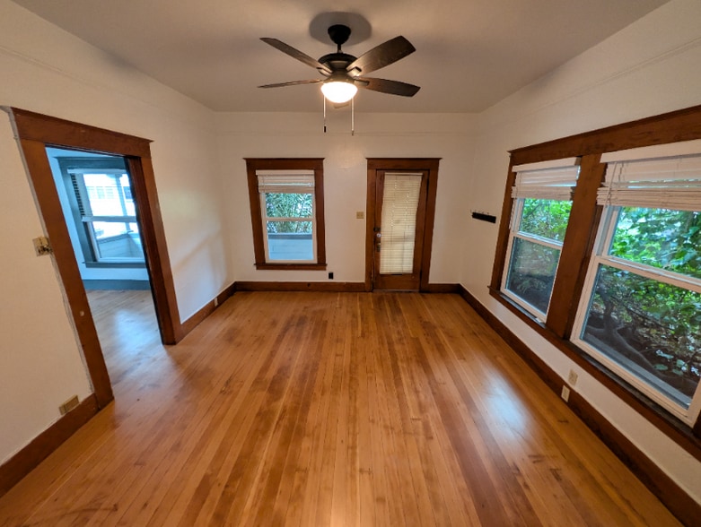 Building Photo - 208 W Sacramento Ave