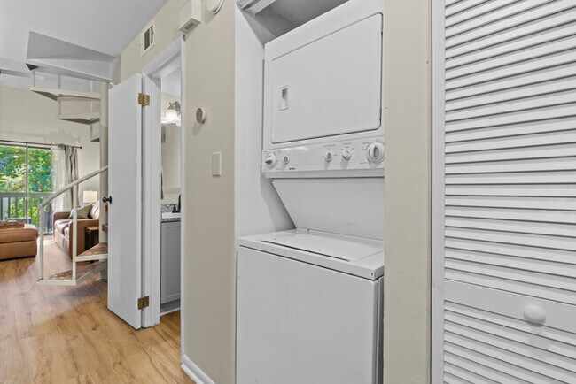 Building Photo - Fully remolded and furnished condo.
