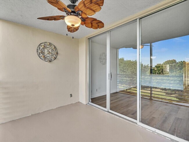 Building Photo - 9470 Poinciana Pl