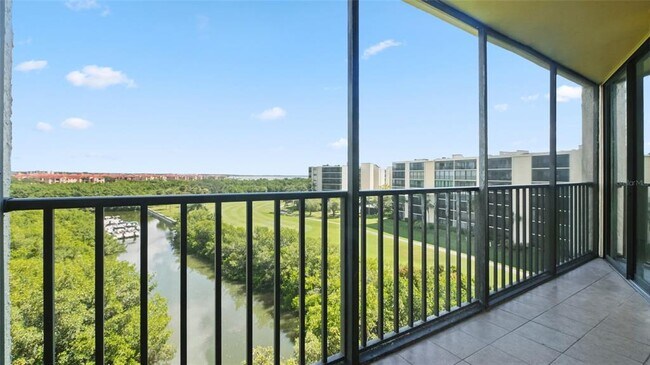 Primary Photo - 900 Cove Cay Dr