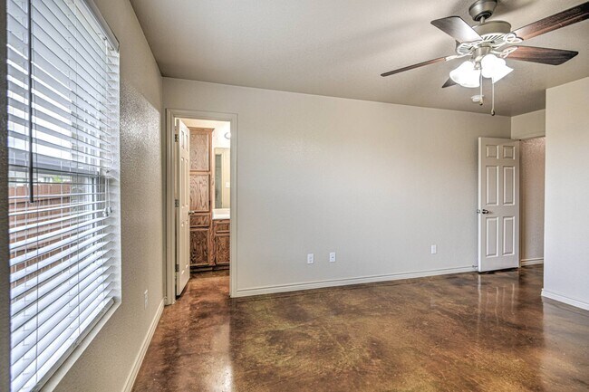 Building Photo - 1607 Powder River Dr APT A