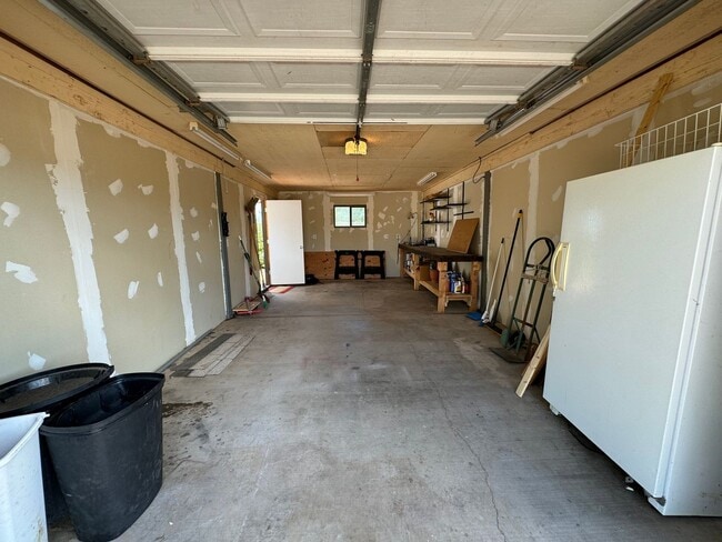 Building Photo - 3BR/2BA/1CG, 1489 sq.ft. rental in Huachuca City, AZ