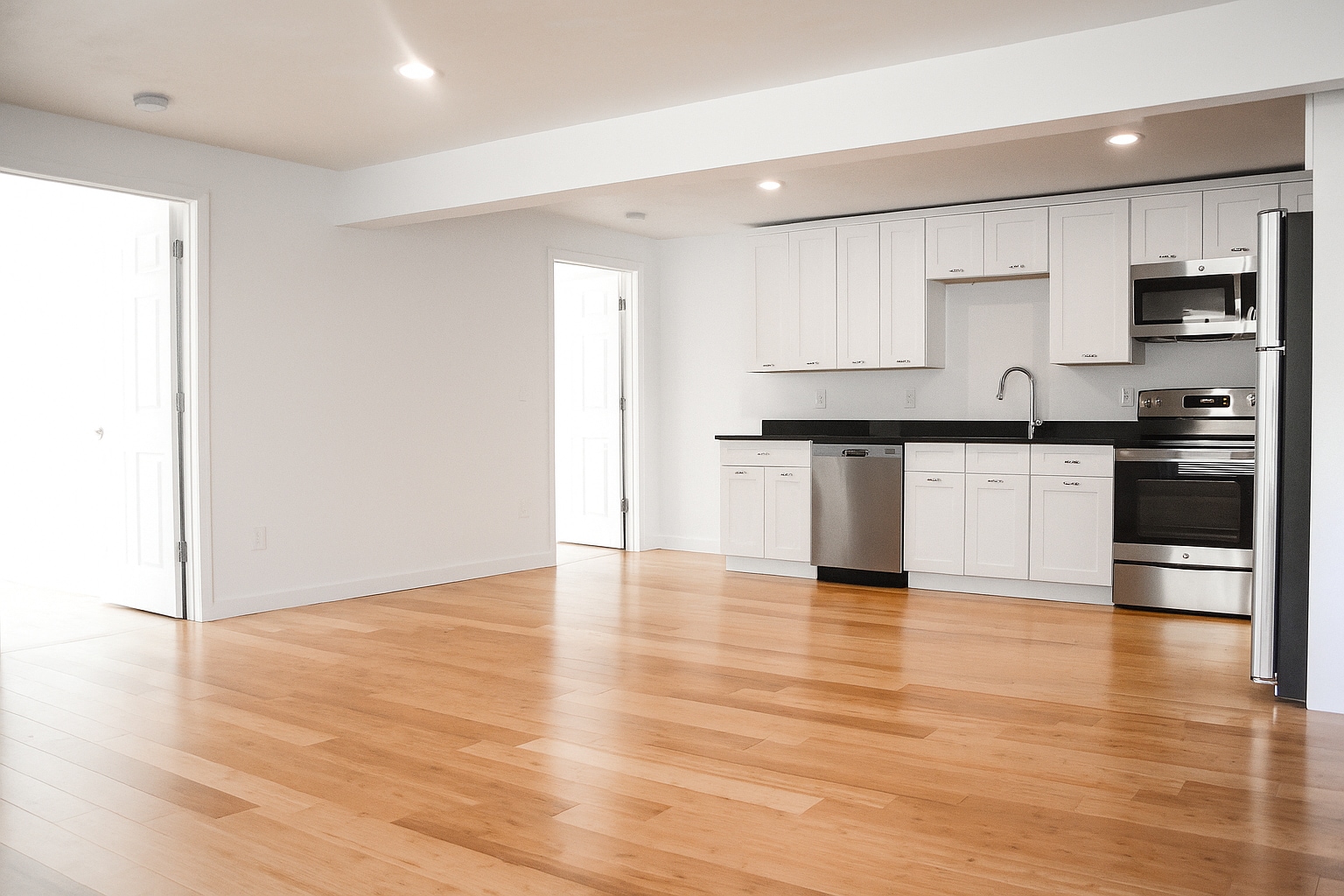 Building Photo - 548 Main St