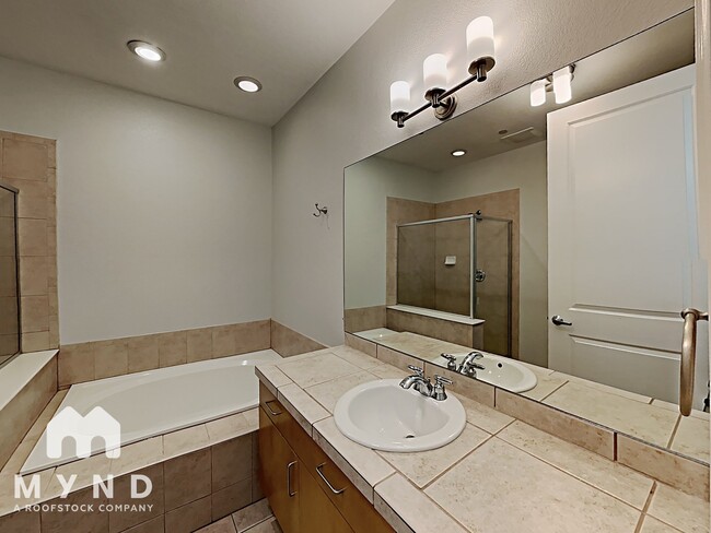 Building Photo - 2100 N Humboldt St