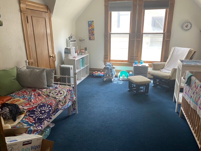 Second floor 250sf room - 1612 N Pennsylvania St