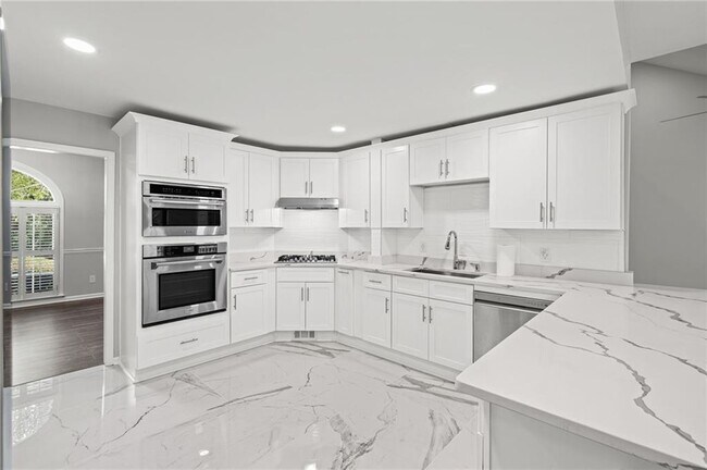 Building Photo - 11355 Vedrines Dr