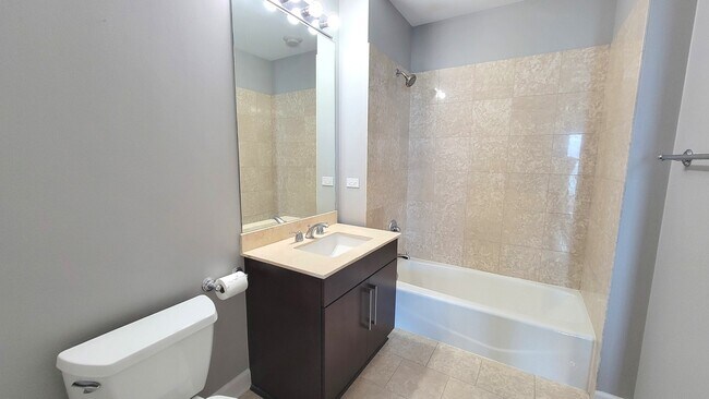 Building Photo - 1211 S Prairie Ave