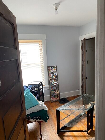 2nd Bedroom - 424 E Maumee St