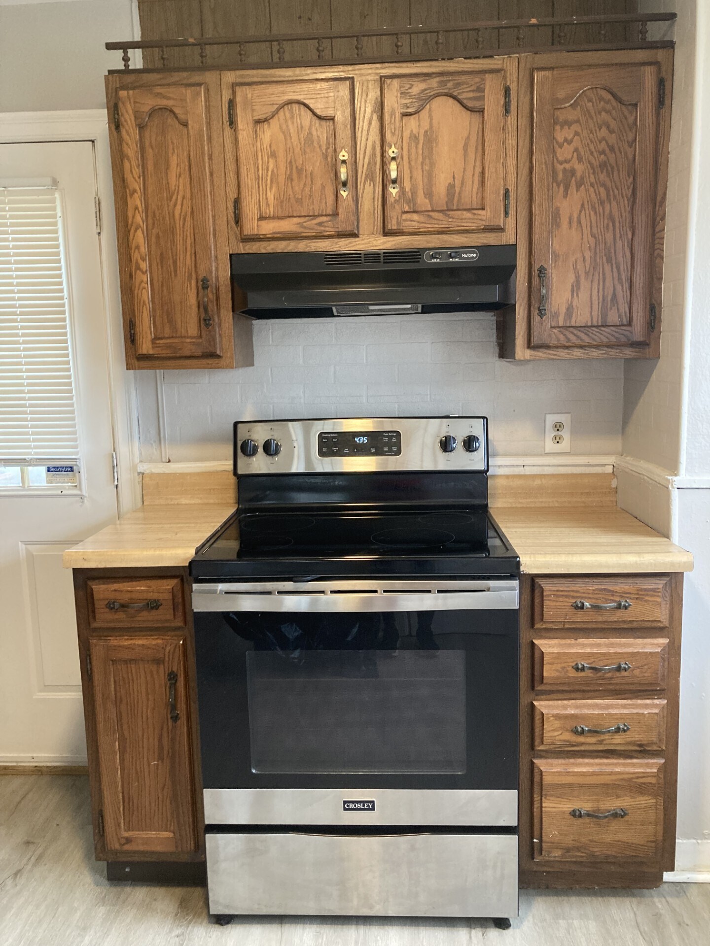 New Electric Stove - 1 Lamar Dr