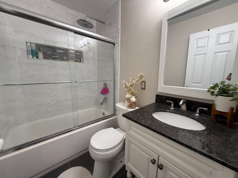 Building Photo - 206 Kissane Ave