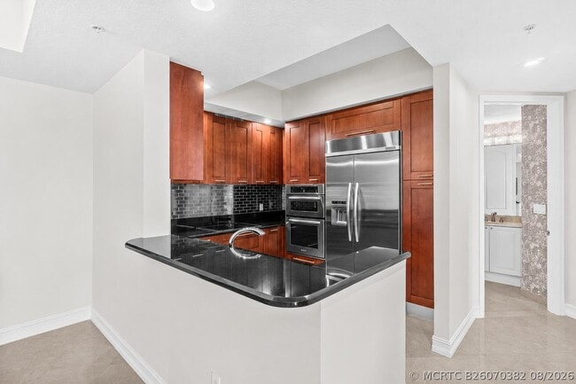 Building Photo - 701 S Olive Ave