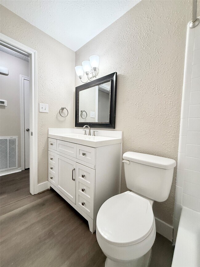 Building Photo - 109 Houston St