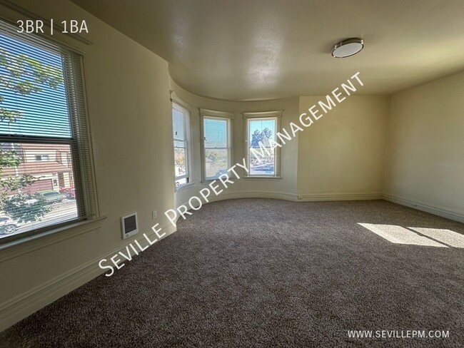 Building Photo - TOTALLY REMODELED 3BR / 1BA Upstairs Apart...